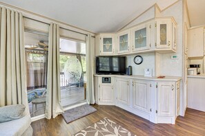 House (1 Bedroom) | Interior