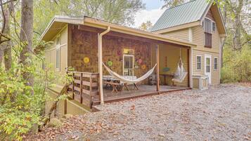 Cottage (3 Bedrooms) | Front of property