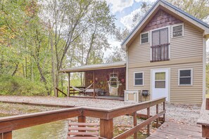 Interior - Cottage By the Pond: Serene Northeast Ohio Retreat (Paris)
