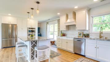 House (5 Bedrooms) | Interior