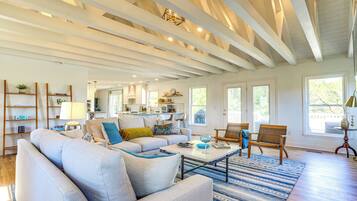 House (5 Bedrooms) | Interior