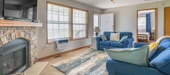 Lake & Lighthouse Views: Inviting Port Hope Home!