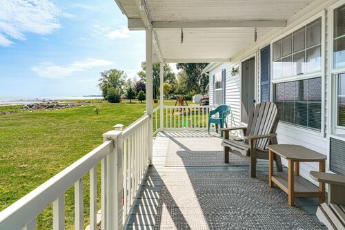 Dog-friendly Home: Lake & Lighthouse Views