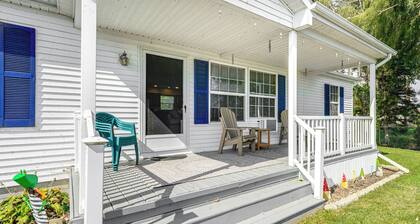 Lake & Lighthouse Views: Inviting Port Hope Home!