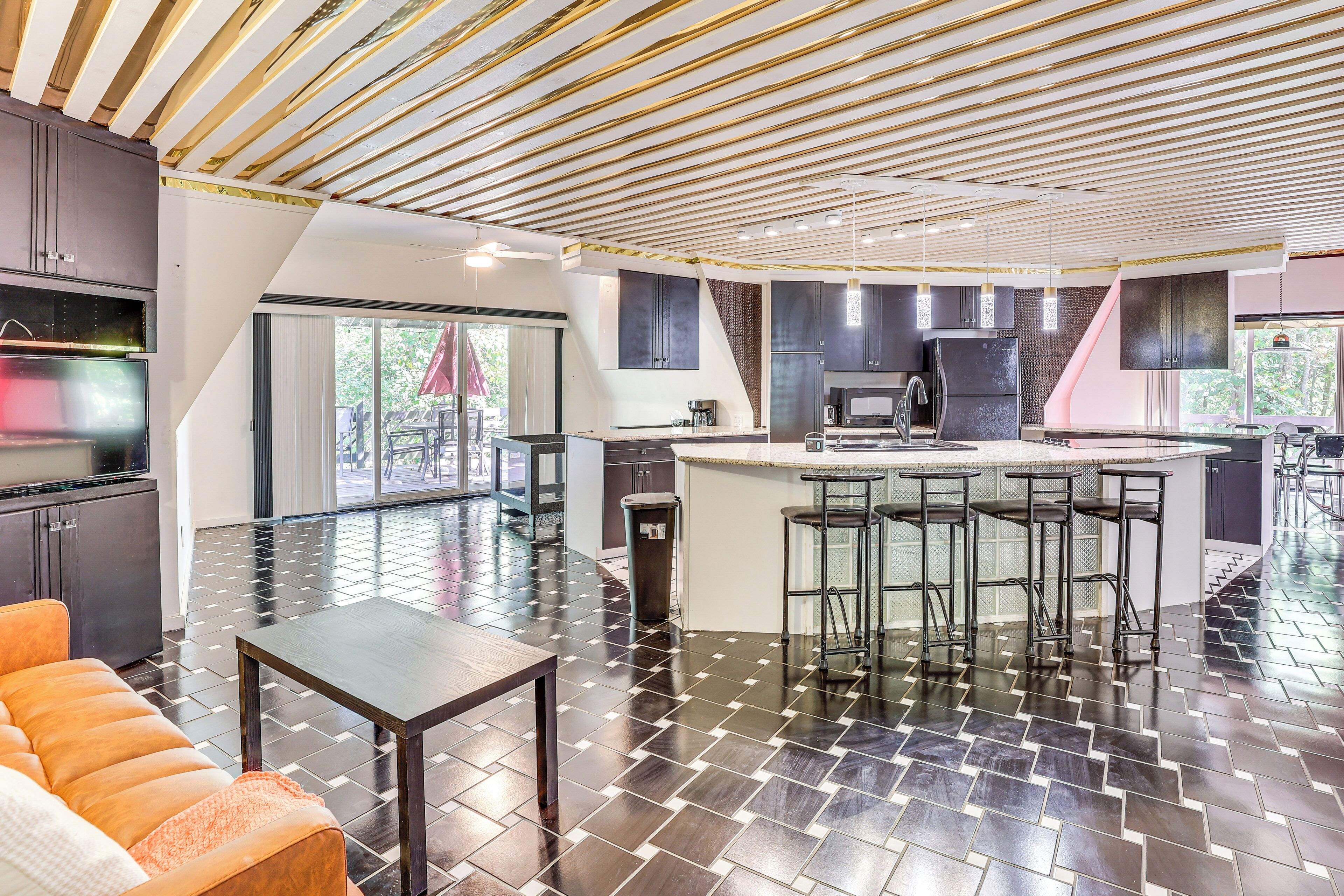 House (5 Bedrooms) | Interior