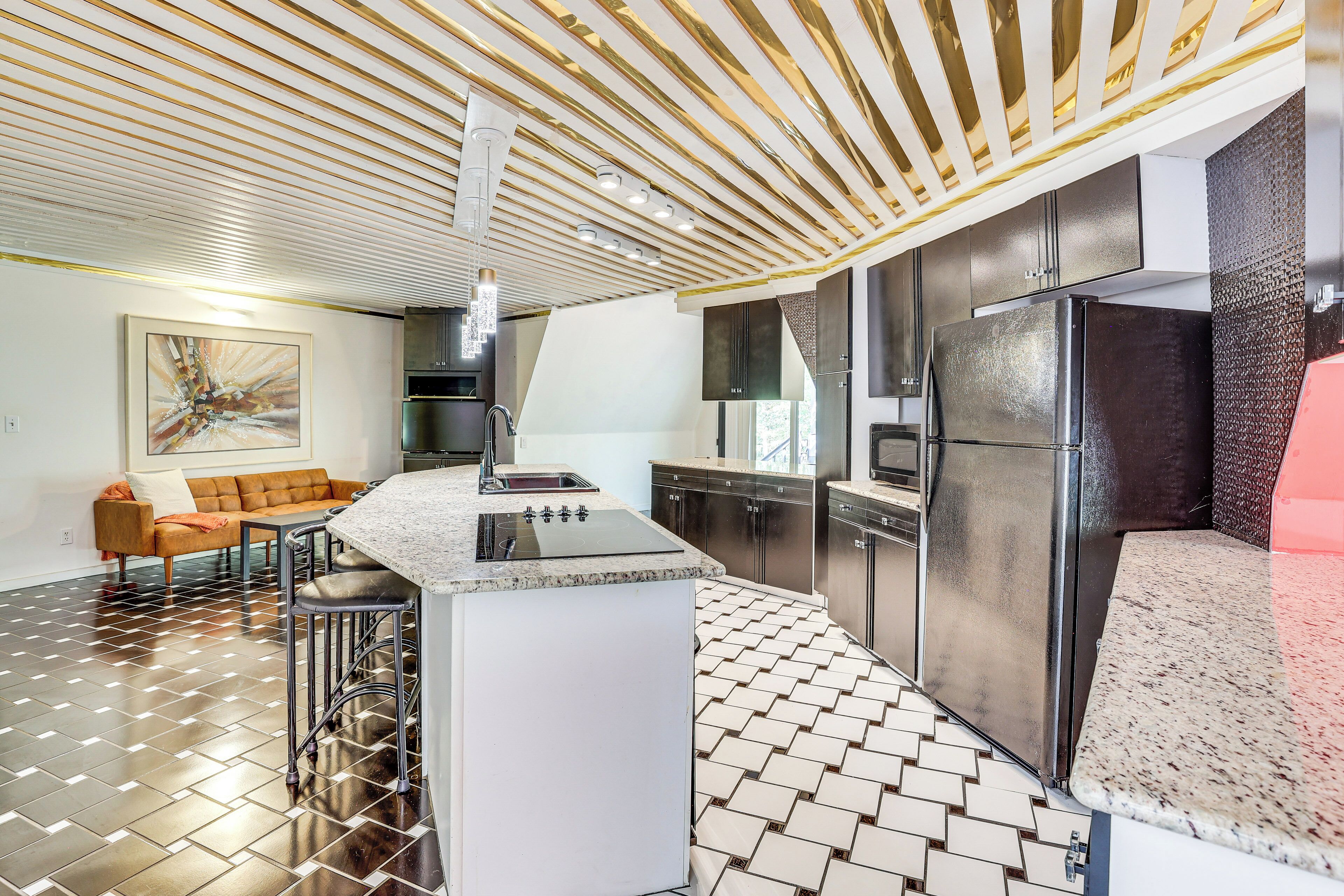 House (5 Bedrooms) | Interior