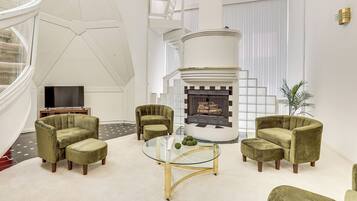 House (5 Bedrooms) | Interior