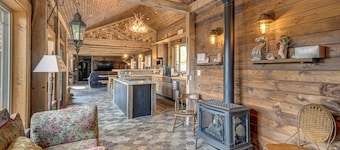 Luxe Cabin Compound 4 Mi to Cameron State Forest!