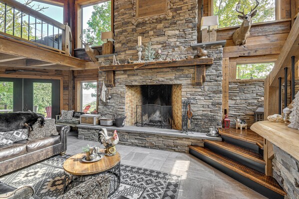 House (6 Bedrooms) | Interior