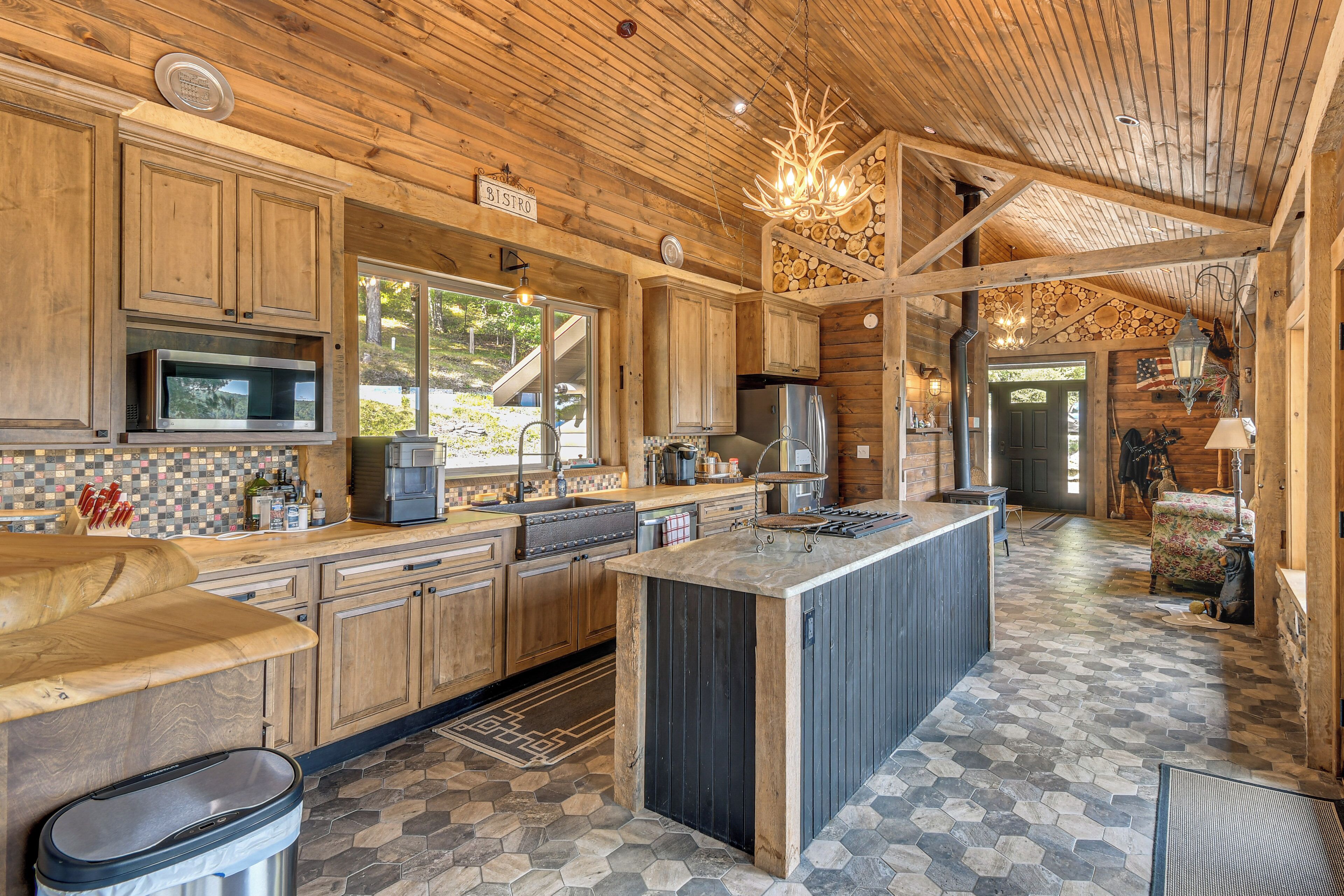 House (6 Bedrooms) | Interior