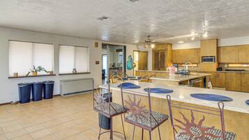 House (5 Bedrooms) | Interior