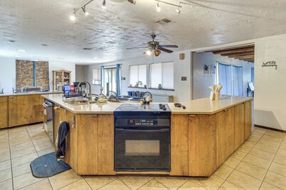 Perfect For Groups! Socorro Home Near NM Tech