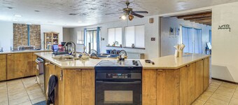 Perfect For Groups! Socorro Home Near NM Tech