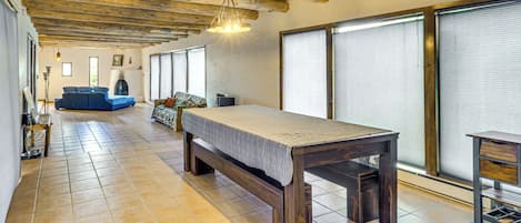 House (5 Bedrooms) | Interior
