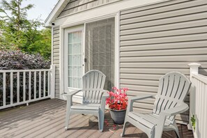 House (2 Bedrooms) | Interior - Dock, Deck & Fire Pit! Chautauqua Lake Retreat (Ashville)
