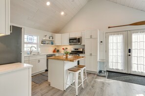 House (2 Bedrooms) | Interior - Dock, Deck & Fire Pit! Chautauqua Lake Retreat (Ashville)