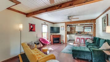 House (4 Bedrooms) | Front of property