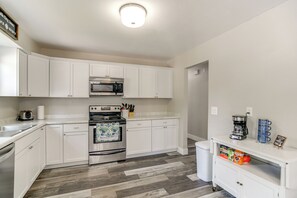 House (4 Bedrooms) | Interior