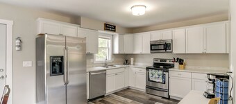 4 Mi to Big Creek State Park: Spacious Family Home