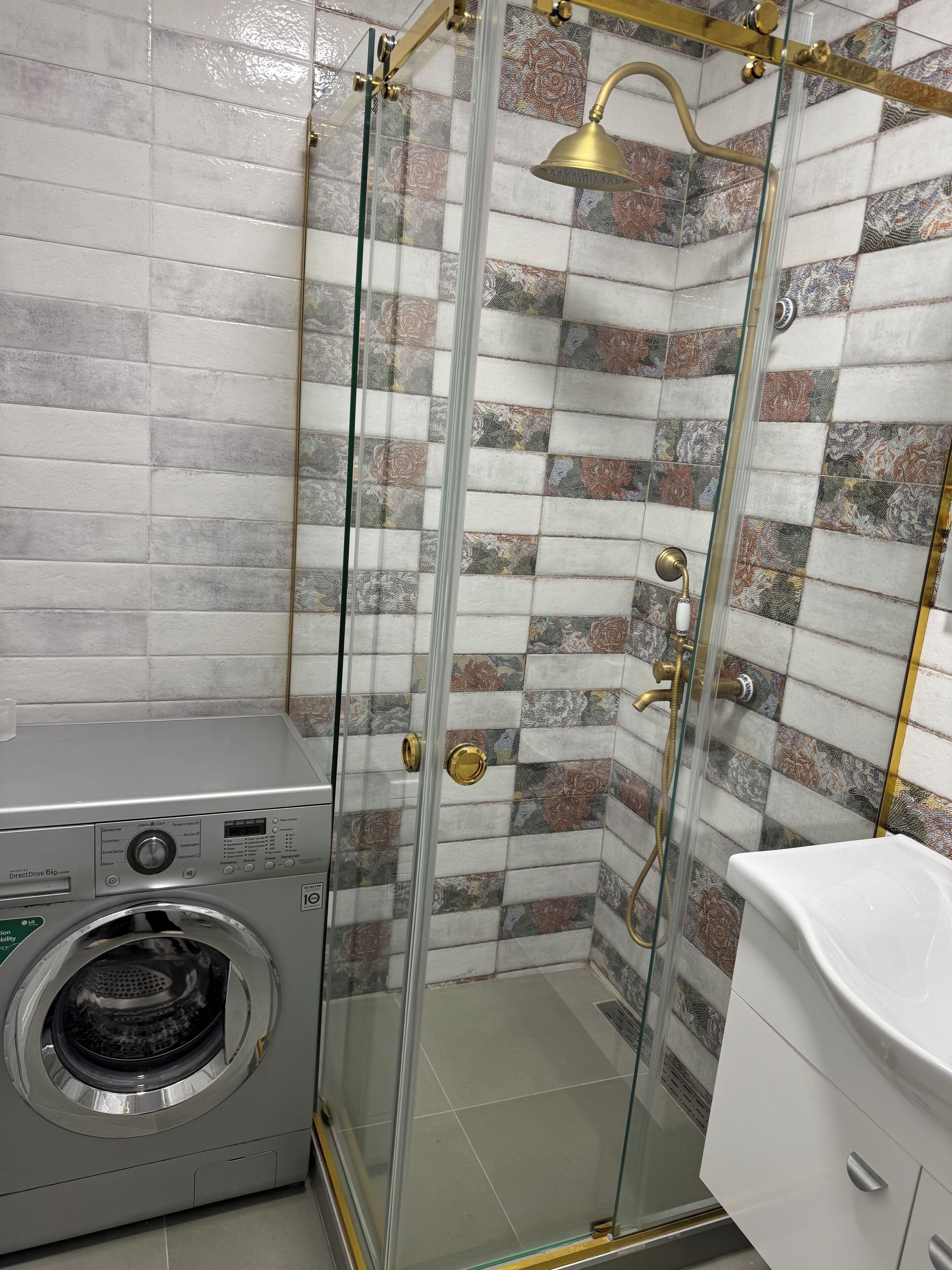 吹风机、毛巾、肥皂、卫生纸