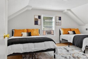 Desk, iron/ironing board, WiFi, bed sheets