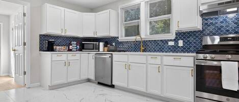 Frigorífic, microones, forn i placa de cuina