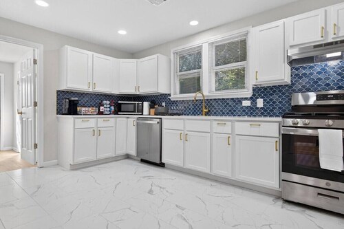 Pet-Friendly | Grill | Workspace | Country Vibes