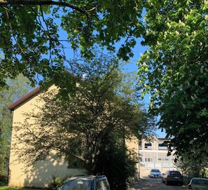 Property grounds - Cosy Scandinavian style apartment in Riga with WiFi and parking (Riga)