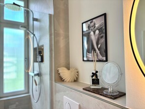 Dusche, Haartrockner, Seife