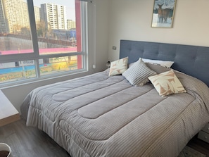 Apartamento conforto, sacada, vista para a cidade | Wi-Fi de cortesia
