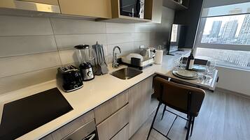 Apartment | Private kitchen | Oven, cookware/dishes/utensils