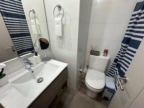 Apartamento conforto, sacada, vista para a cidade | Banheiro