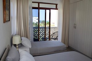 2 bedrooms, iron/ironing board, WiFi