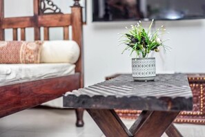 2 bedrooms, iron/ironing board, WiFi