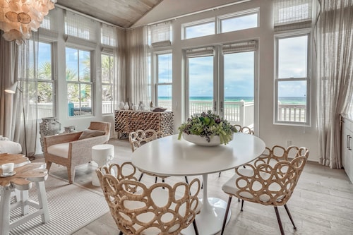 The Love Shack - Gulf Front w/ Direct Beach Access! Perfect Couples Getaway!