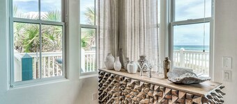 The Love Shack - Gulf Front w/ Direct Beach Access! Perfect Couples Getaway!