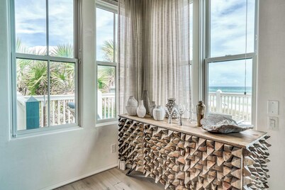 The Love Shack - Gulf Front w/ Direct Beach Access! Perfect Couples Getaway!