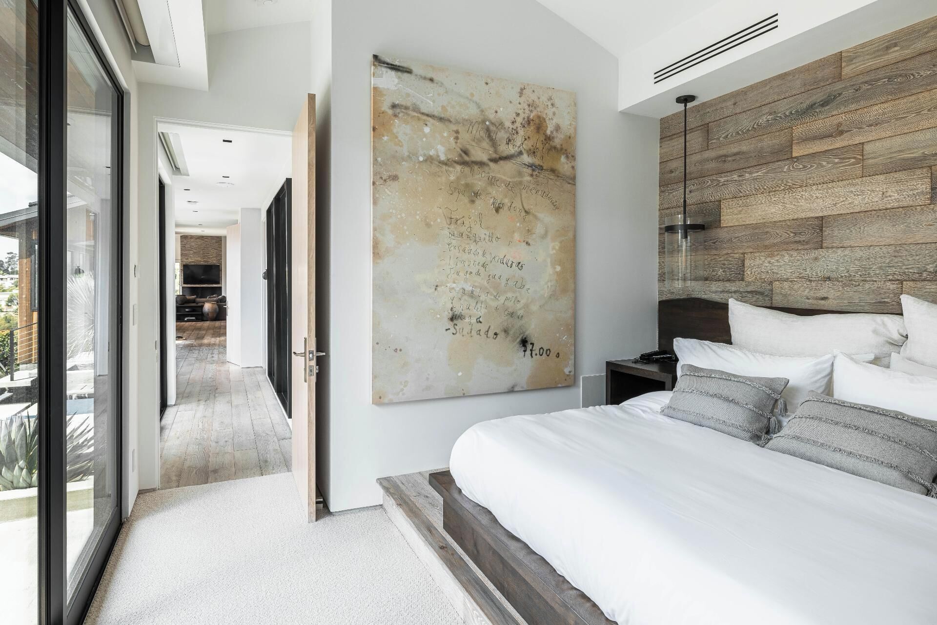 3 bedrooms, iron/ironing board, internet, bed sheets