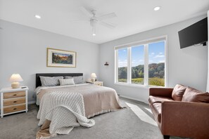 3 عدّة غرف نوم ومساحة عمل للكمبيوتر المحمول وواي فاي مجانًا