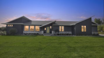 House, 3 Bedrooms | Exterior