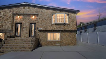 Duplex, 3 Bedrooms | Exterior detail