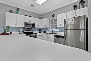 Private kitchen - Magnolia North 4827-104 2 Bedroom Condo (Myrtle Beach)