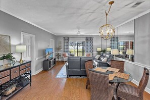 Living area - Magnolia North 4827-104 2 Bedroom Condo (Myrtle Beach)