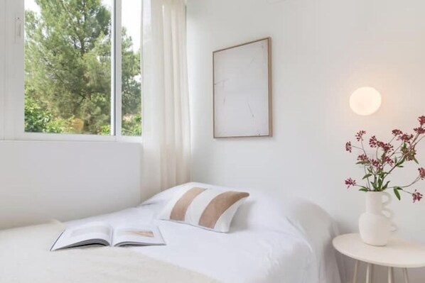 1 bedroom, internet, bed sheets