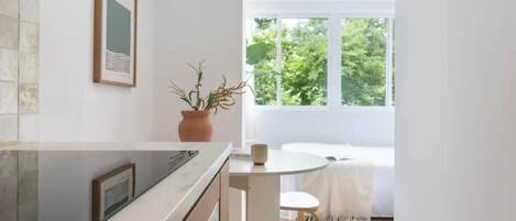 1 غرفة نوم وخدمة الإنترنت وملاءات أسرّة