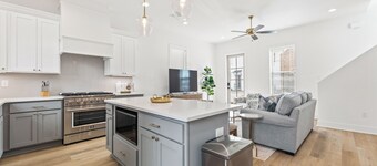 - New Home - Walk to River Ranch - King Bed - 2 Master Suites - A+ Location.