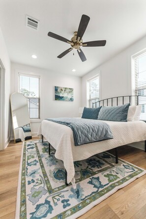 2 bedrooms, iron/ironing board, free WiFi, bed sheets