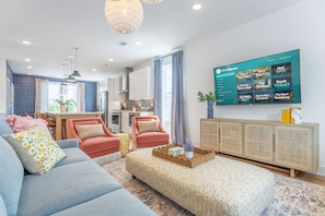 House | 4 bedrooms, desk, Internet - Luxe Group Stay With Hot Tub Rooftop Lounge (Nashville)