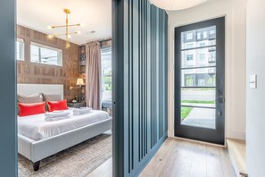 House | 4 bedrooms, Internet - Luxe Group Stay With Hot Tub Rooftop Lounge (Nashville)