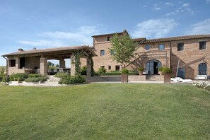 Villa | 6 bedrooms - Il Mandorlo by Boutique (San Quirico d'Orcia)